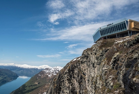 Restauranten på kanten av fjellet