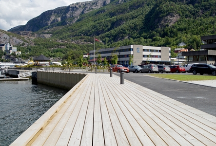 Promenade vidare mot Rådhuset